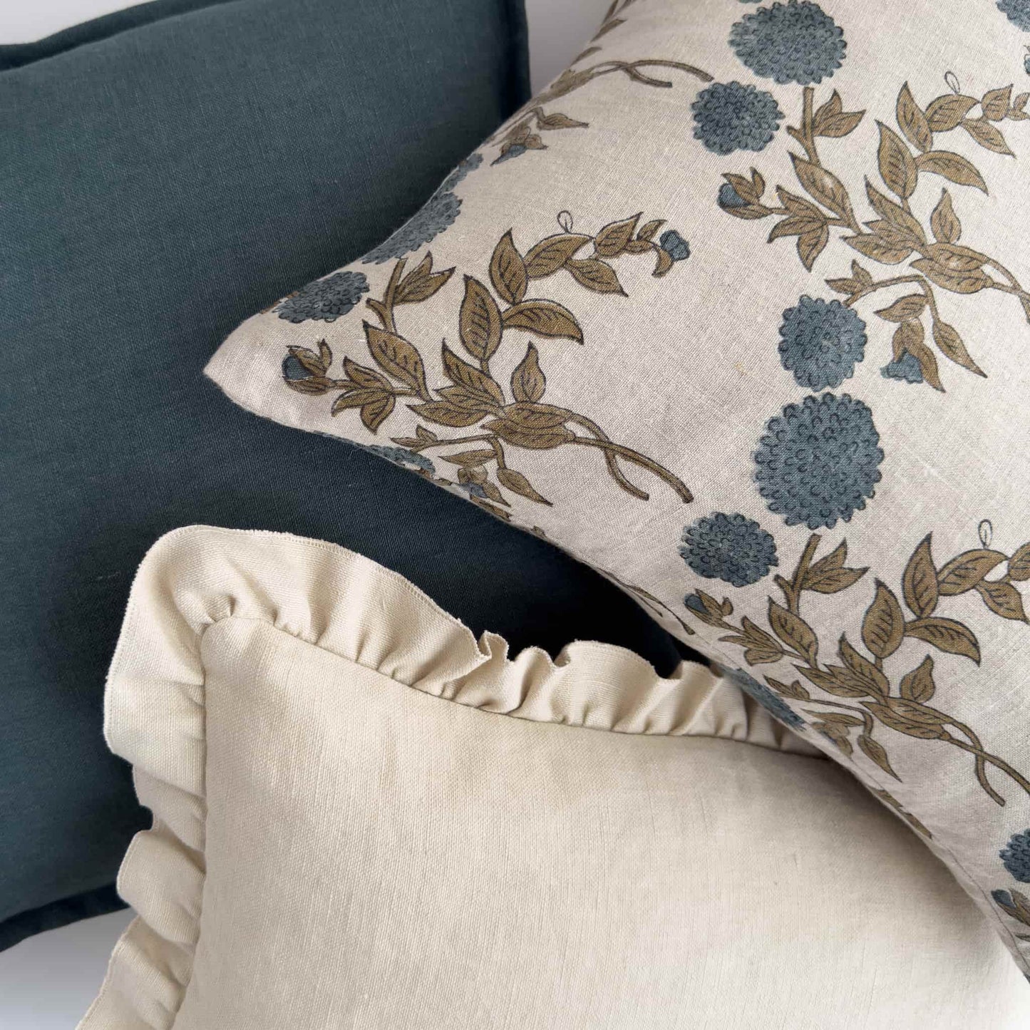 Essential Elegance Linen Ruffle Cushion Cover – Sand