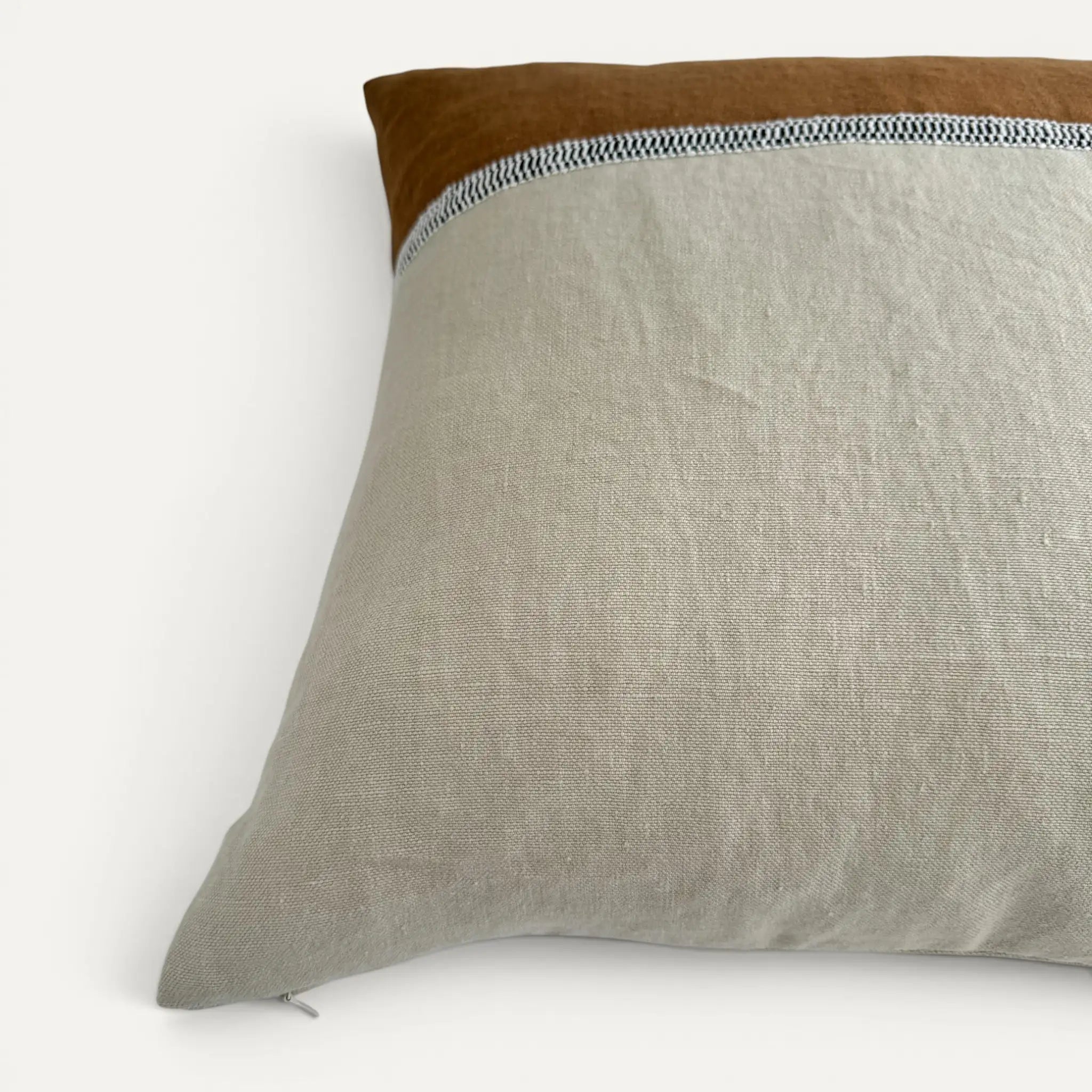 Hidden zipper of linen cushion cover